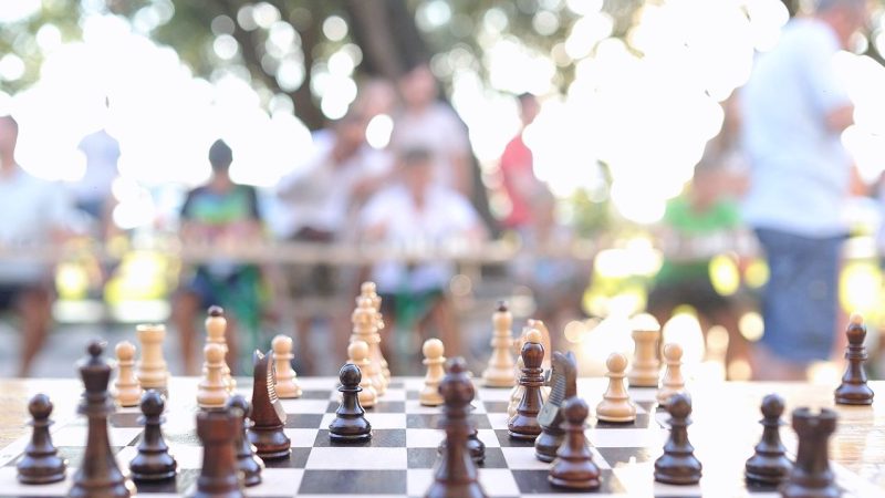 围棋实战进阶指南：从开局定式到中盘博弈，博彩平台优惠思维助你稳操胜券